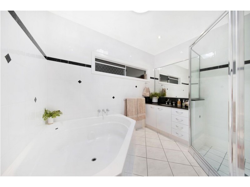 6 Nero Close, Mooroobool QLD 4870