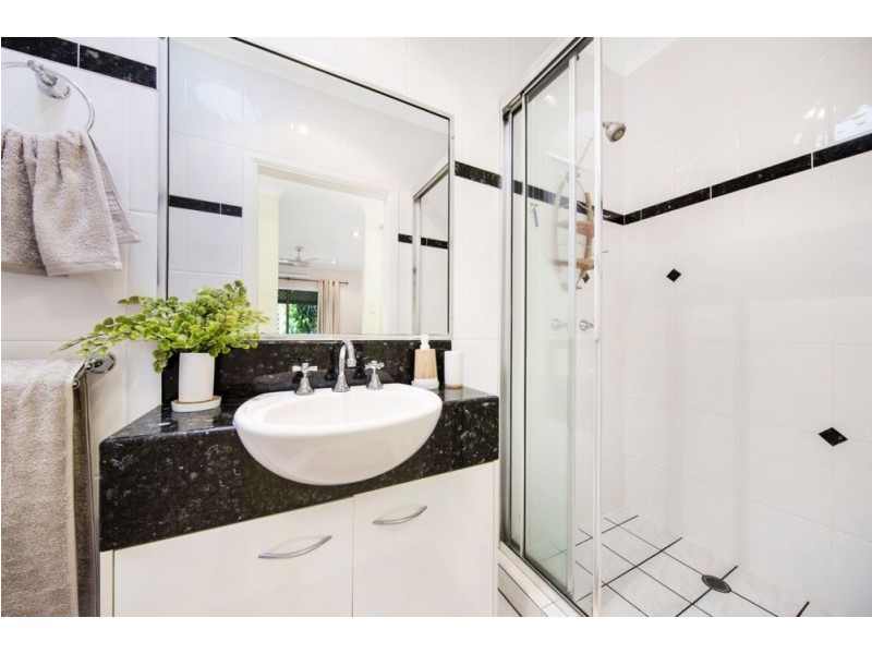 6 Nero Close, Mooroobool QLD 4870