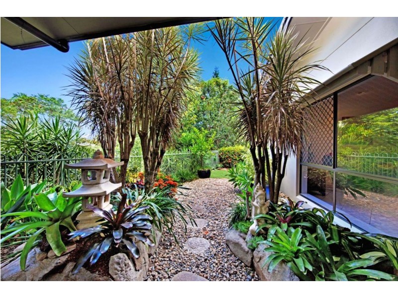 6 Nero Close, Mooroobool QLD 4870