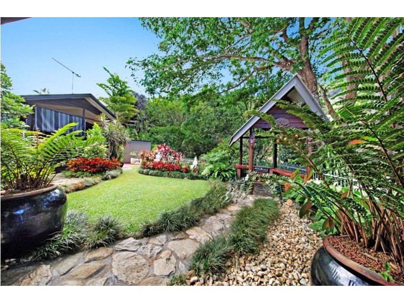 6 Nero Close, Mooroobool QLD 4870