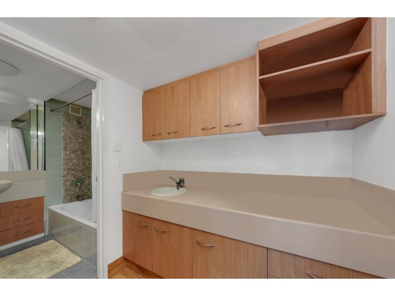 12A & 12B / 209 Abbott Street, Cairns North QLD 4870