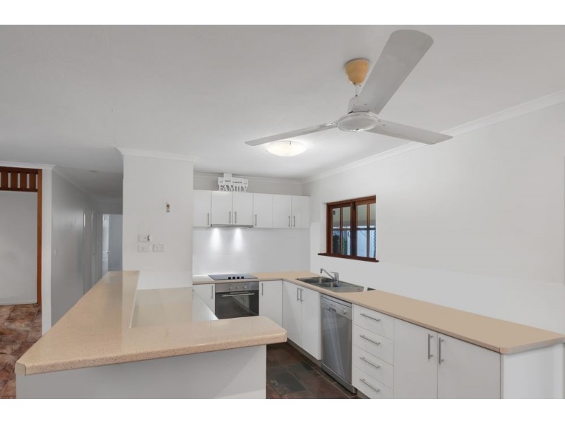 4 Ixora Court, Mooroobool QLD 4870