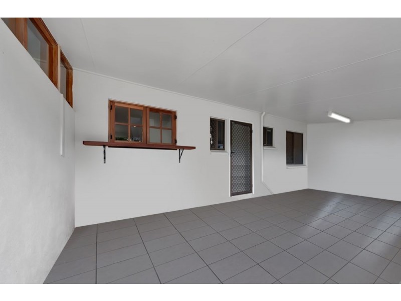 4 Ixora Court, Mooroobool QLD 4870