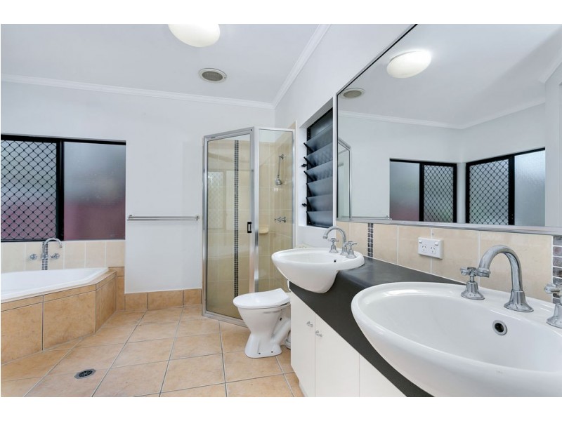17 Pilosa Street, Redlynch QLD 4870