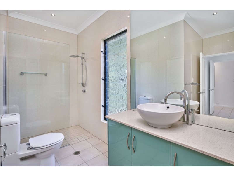 3 Richmond Court, Mooroobool QLD 4870