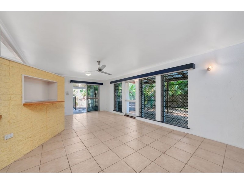 24 Maple Street, Holloways Beach QLD 4878