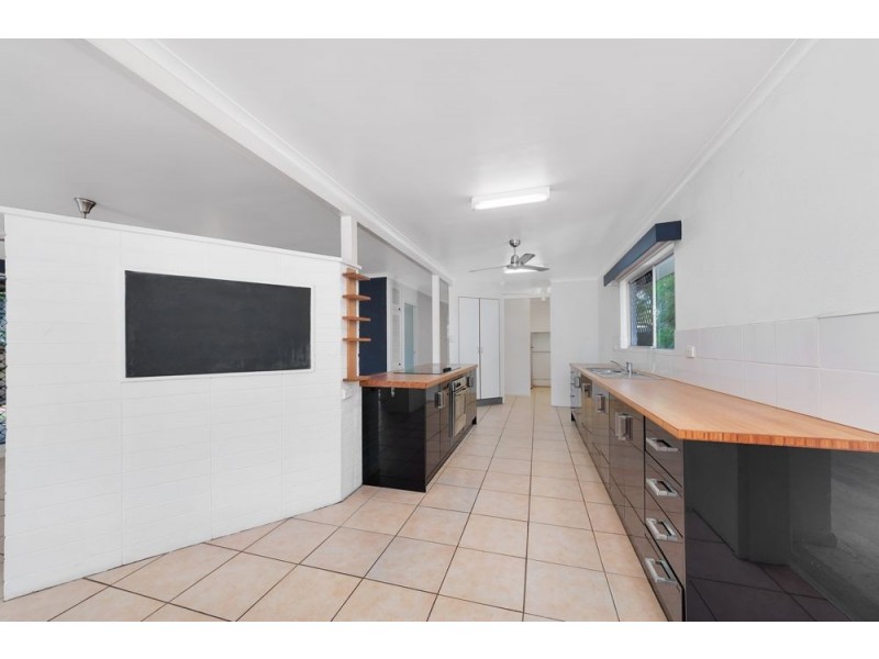 24 Maple Street, Holloways Beach QLD 4878