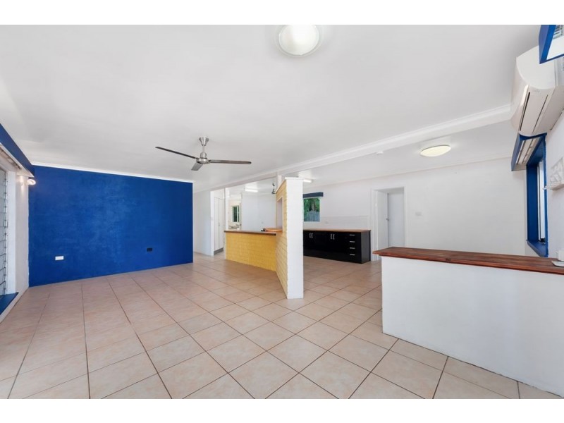 24 Maple Street, Holloways Beach QLD 4878