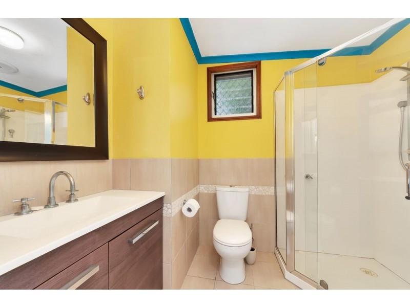 24 Maple Street, Holloways Beach QLD 4878