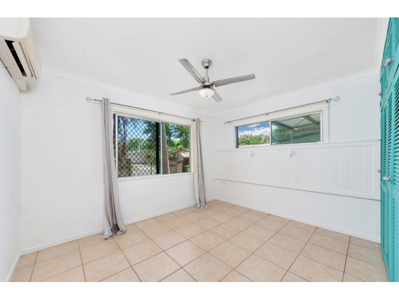 24 Maple Street, Holloways Beach QLD 4878