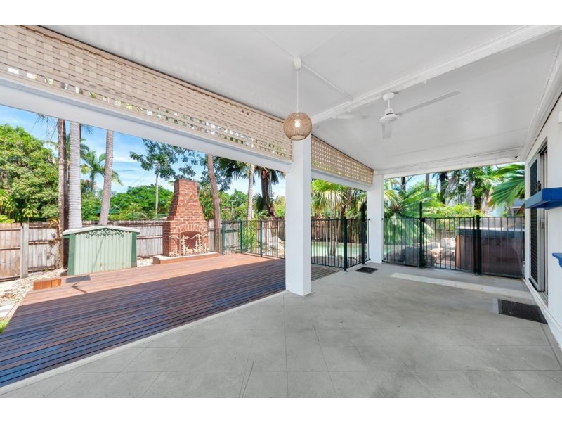24 Maple Street, Holloways Beach QLD 4878