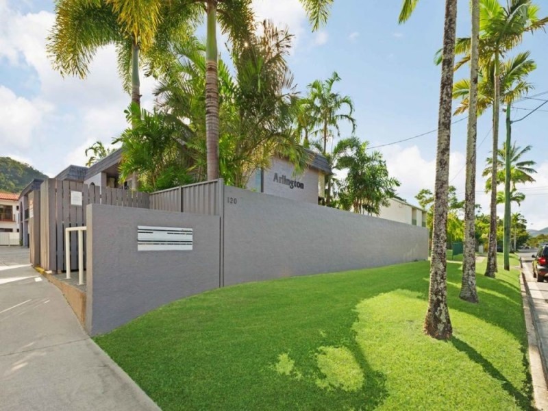 2/120 Greenslopes Street, Edge Hill QLD 4870