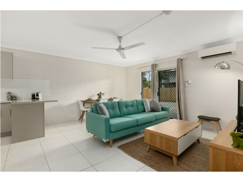 2/120 Greenslopes Street, Edge Hill QLD 4870