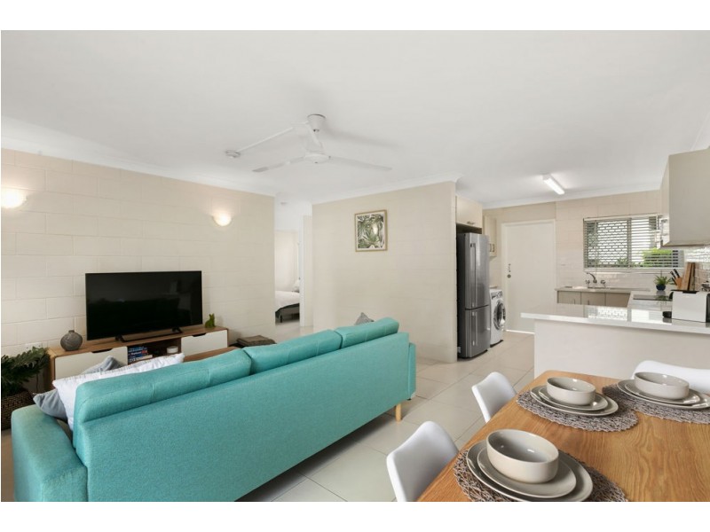 2/120 Greenslopes Street, Edge Hill QLD 4870
