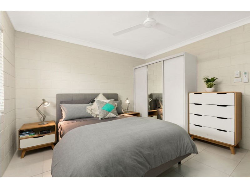 2/120 Greenslopes Street, Edge Hill QLD 4870