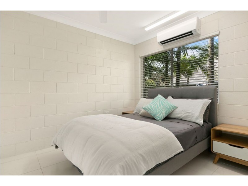 2/120 Greenslopes Street, Edge Hill QLD 4870