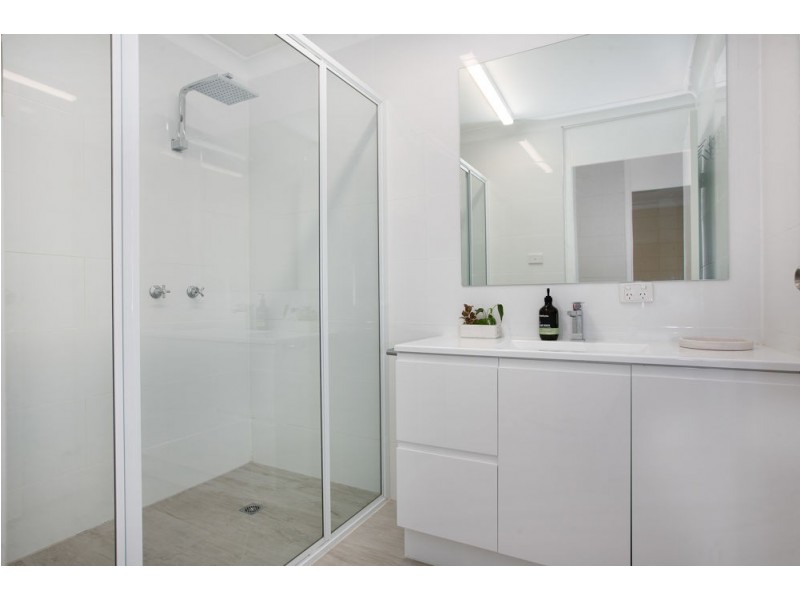 2/120 Greenslopes Street, Edge Hill QLD 4870
