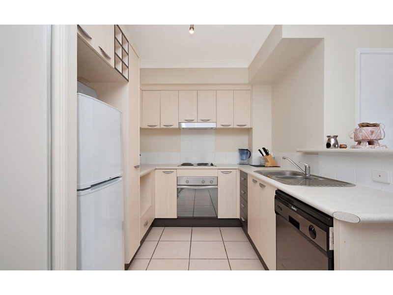33/44-50 Pease Street, Manoora QLD 4870