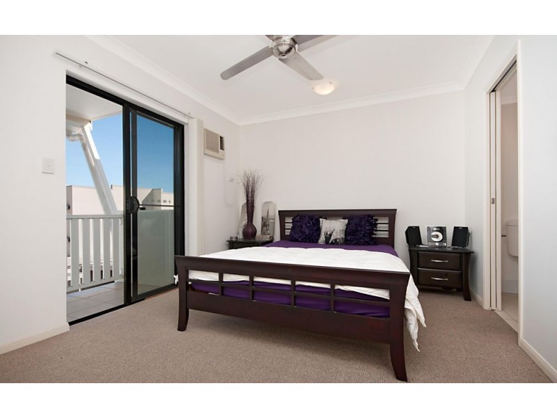33/44-50 Pease Street, Manoora QLD 4870
