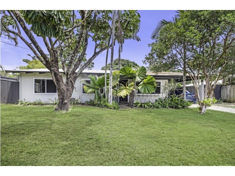 5 Cassava Street, Holloways Beach QLD 4878
