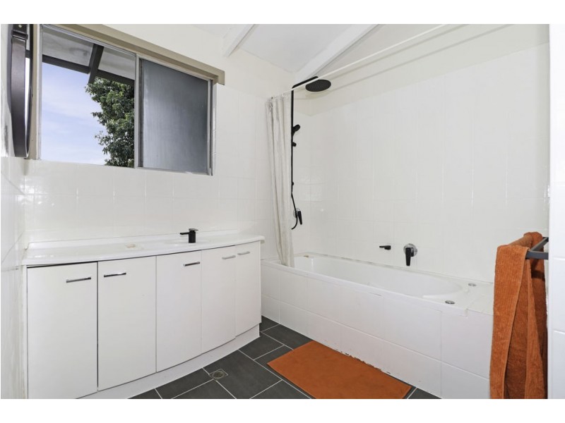 5 Cassava Street, Holloways Beach QLD 4878