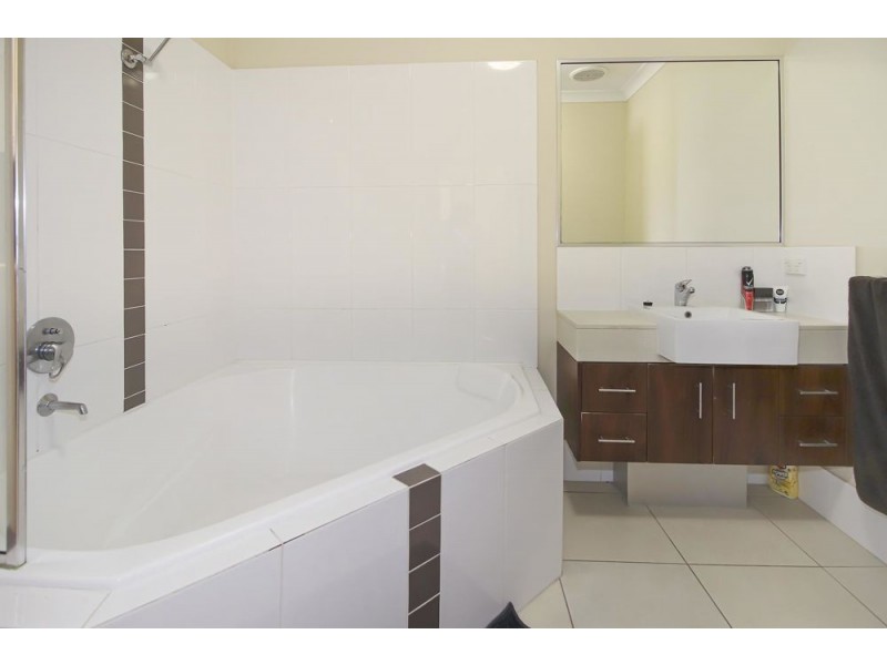 15/1-15 Robson Street, Mooroobool QLD 4870