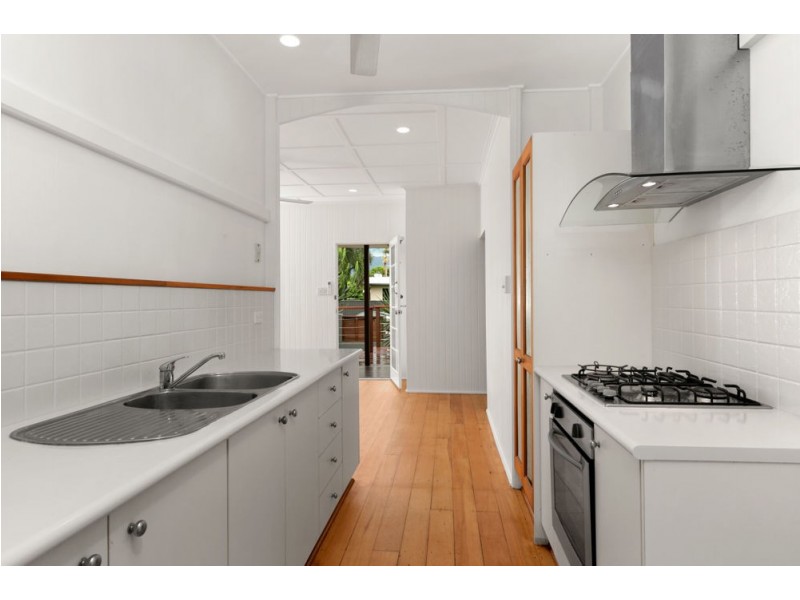 20 Collinson Street, Westcourt QLD 4870