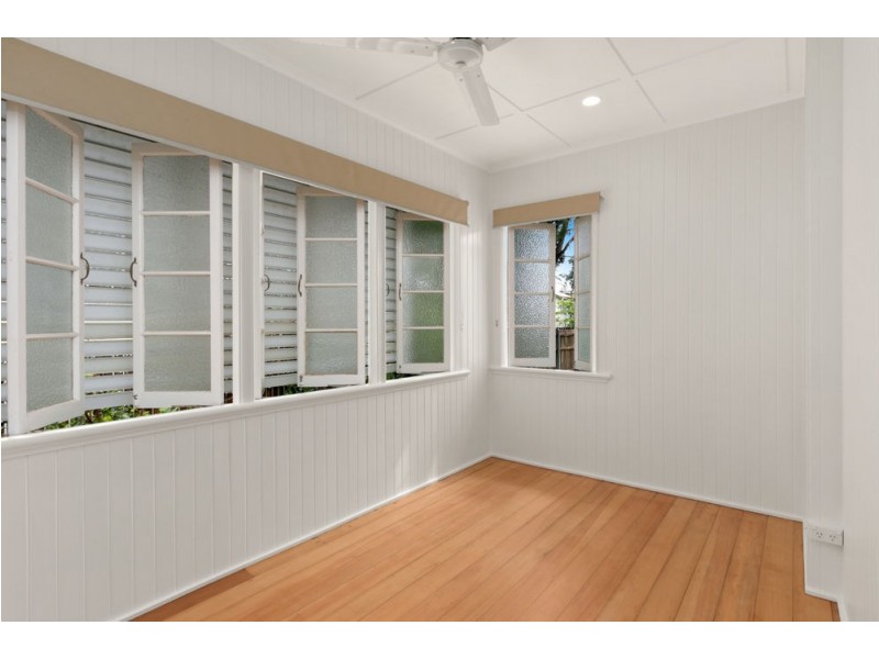 20 Collinson Street, Westcourt QLD 4870