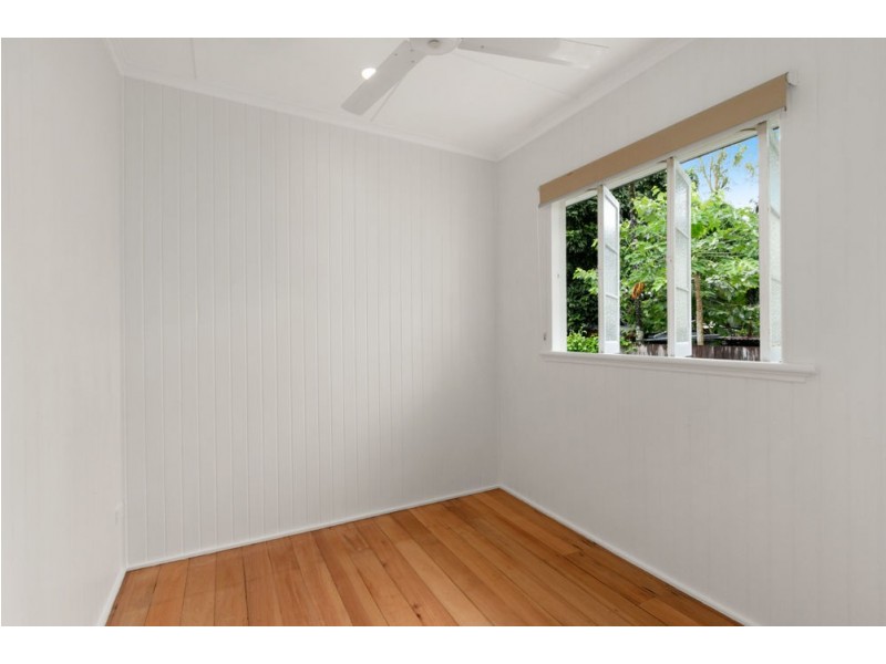 20 Collinson Street, Westcourt QLD 4870