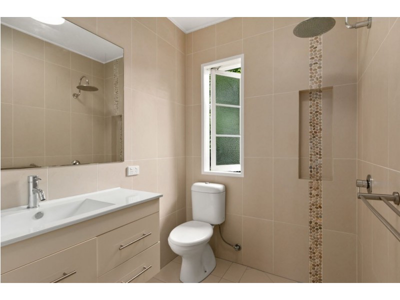 20 Collinson Street, Westcourt QLD 4870