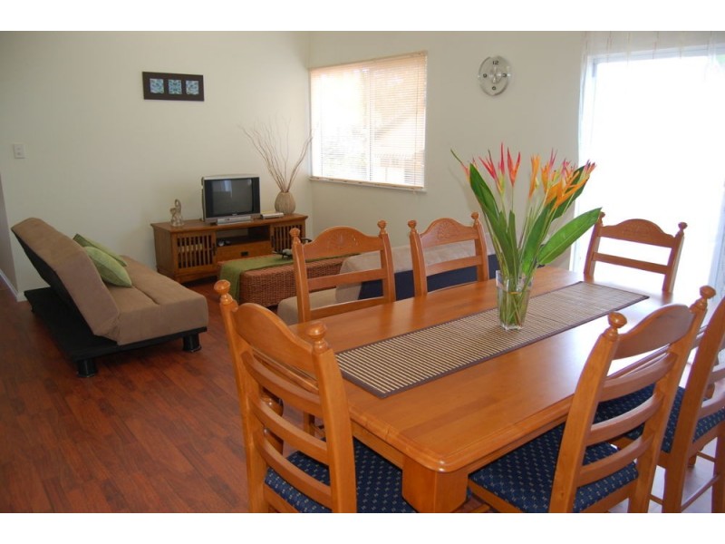 323-325 Draper Street, Parramatta Park QLD 4870