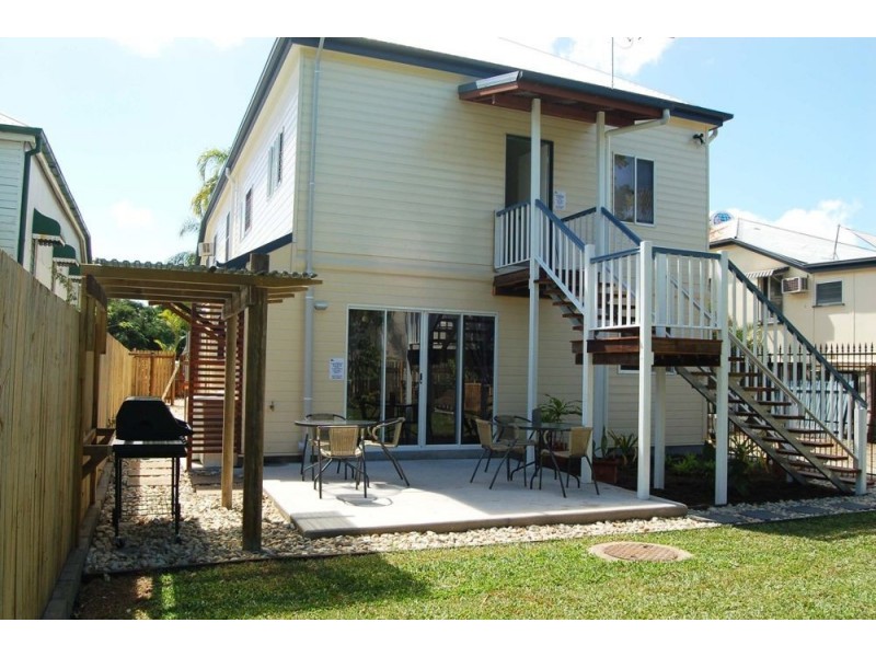 323-325 Draper Street, Parramatta Park QLD 4870