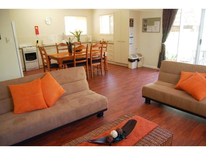 323-325 Draper Street, Parramatta Park QLD 4870