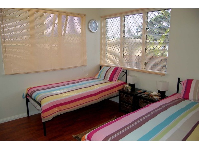 323-325 Draper Street, Parramatta Park QLD 4870