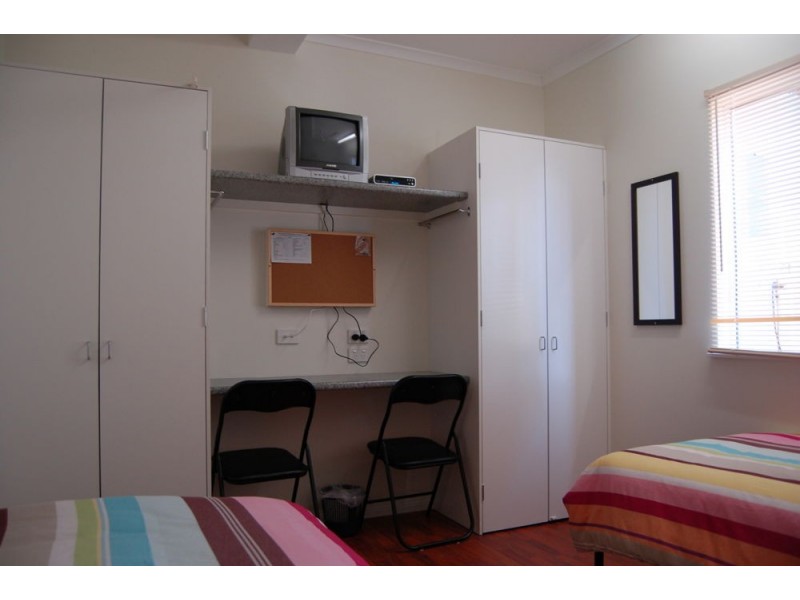 323-325 Draper Street, Parramatta Park QLD 4870