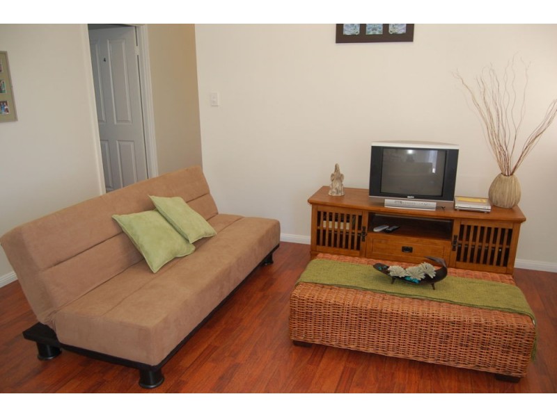 323-325 Draper Street, Parramatta Park QLD 4870