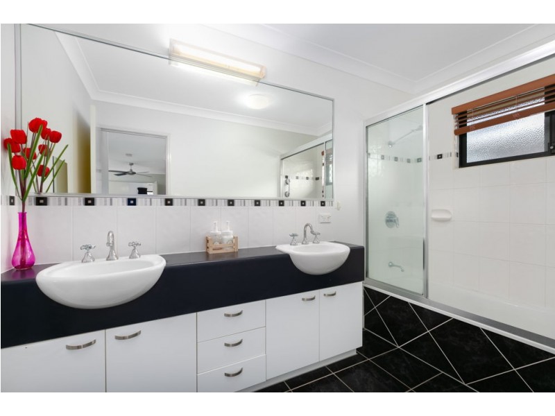 28 Fitzmaurice Drive, Bentley Park QLD 4869