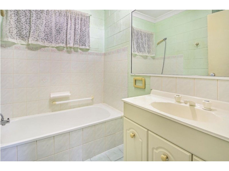1 Meillion Court, White Rock QLD 4868