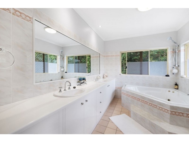 9 Tanganelli Close, Kanimbla QLD 4870