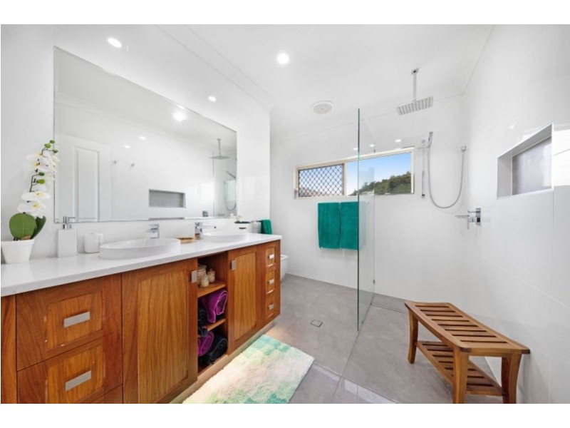 9 Tanganelli Close, Kanimbla QLD 4870