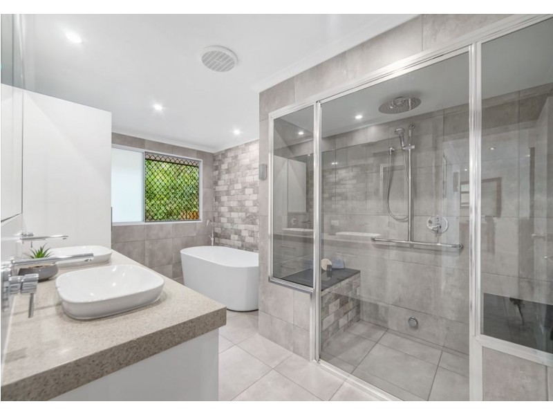 6 Riverview Close, Freshwater QLD 4870