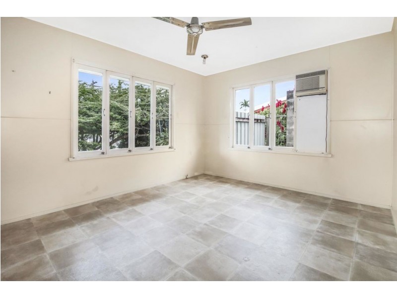 119 English Street, Manunda QLD 4870