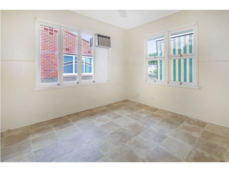 119 English Street, Manunda QLD 4870