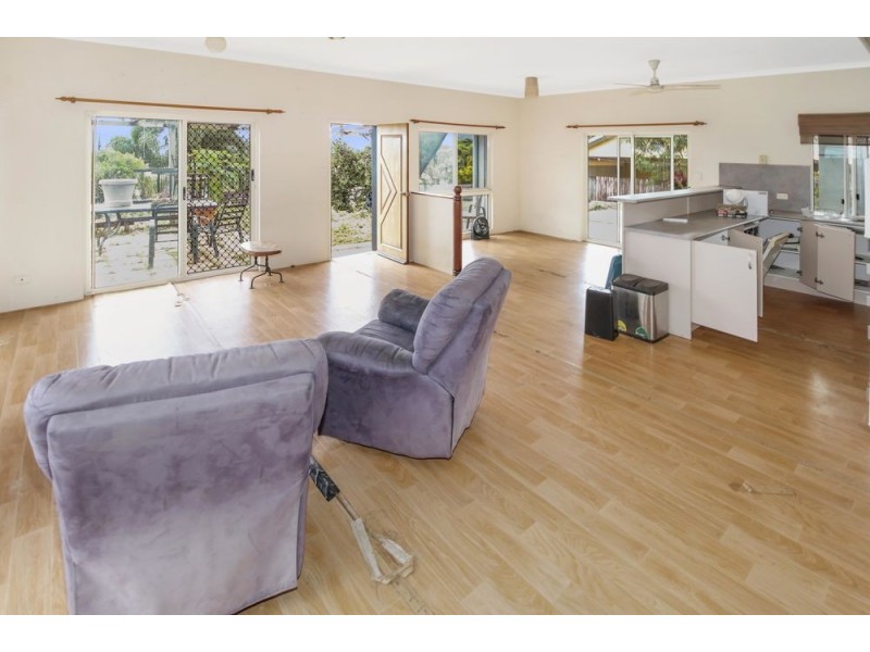 33 Pilosa Street, Redlynch QLD 4870