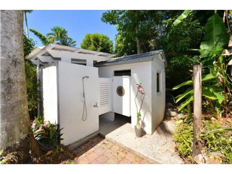 33 Hodel Street, Whitfield QLD 4870