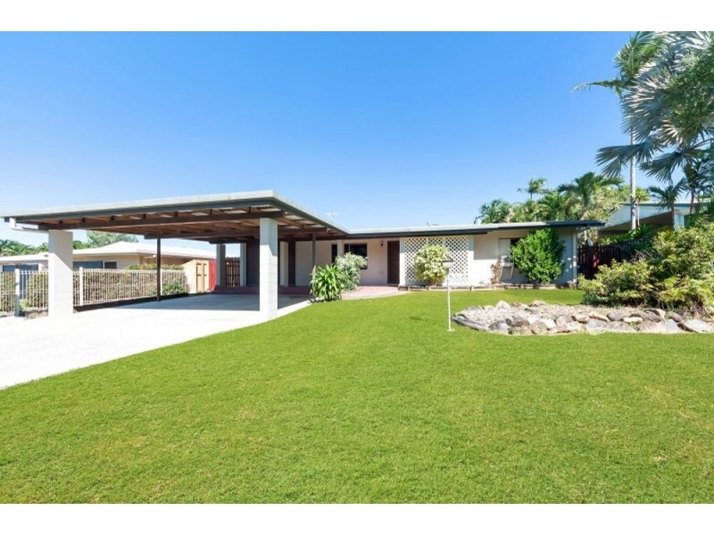 15 Serissa Street, Mooroobool QLD 4870