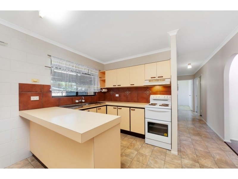 15 Serissa Street, Mooroobool QLD 4870