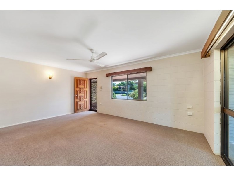 15 Serissa Street, Mooroobool QLD 4870