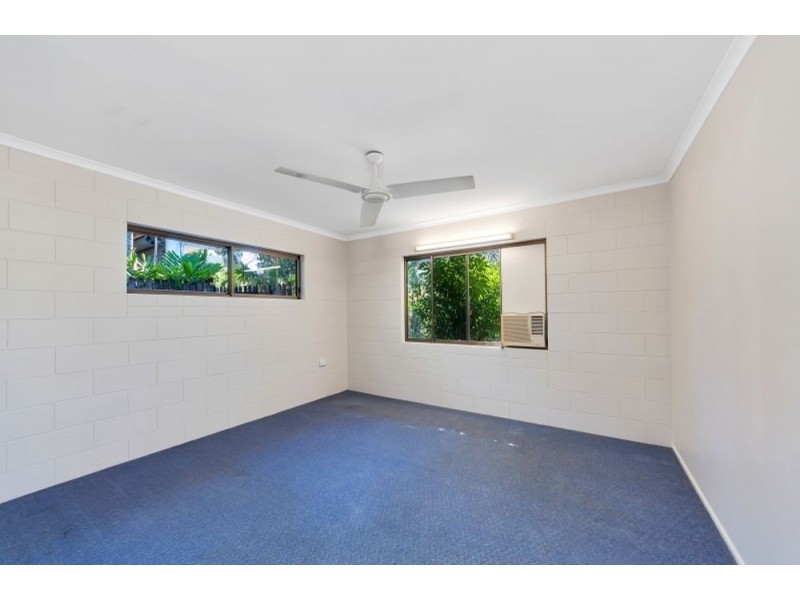 15 Serissa Street, Mooroobool QLD 4870