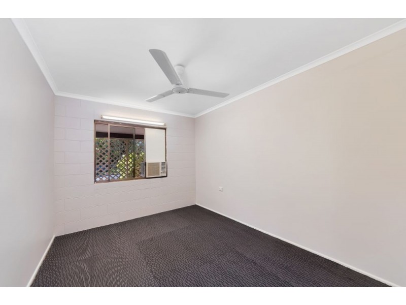 15 Serissa Street, Mooroobool QLD 4870